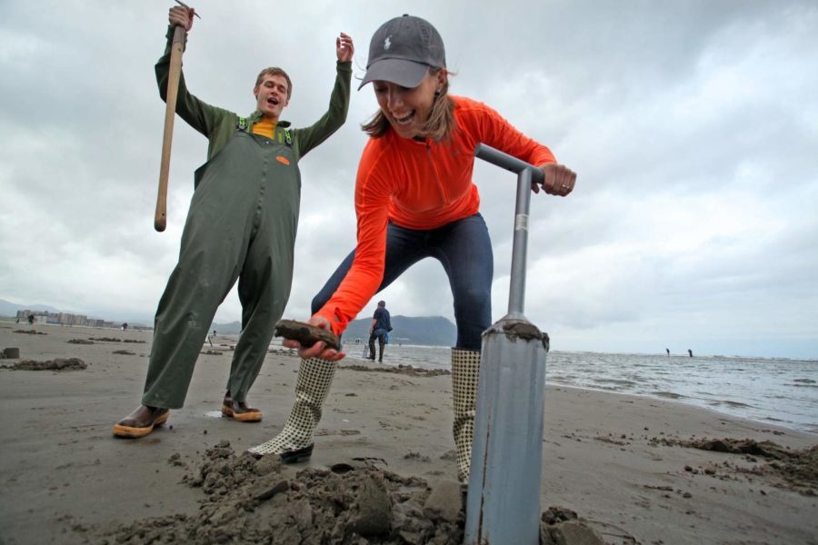 How To Catch Your Dinner Learning The Joy Of Razor Clamming In Seaside Oregon Seaside Oregon